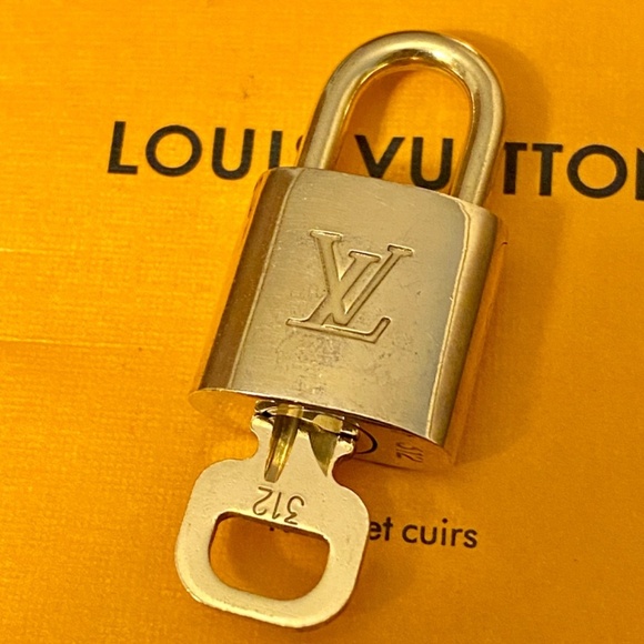 Louis Vuitton brass lock set with key #312 Authentic padlock NICE! - Picture 3 of 5